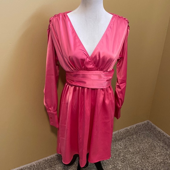 Missguided Dresses & Skirts - NWT MISSGUIDED Hot Pink Satin Dress